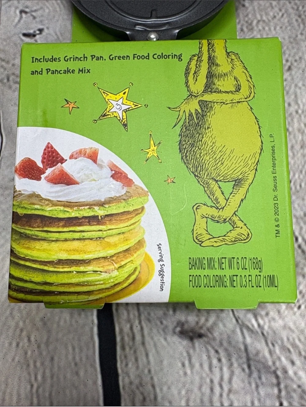 The Grinch Holiday round pancake pan with pancake mix and .03 oz & coloring new